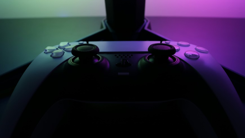 Mando PS5 DualSense conectado a un PC